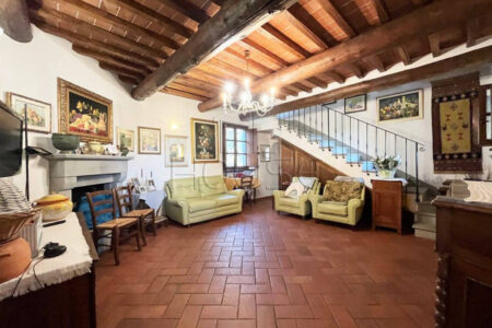 Proprietà con due unità abitative e ampio giardino – Pieve al Toppo
