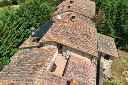 Casolare rustico ristrutturato con piscina e vista panoramica