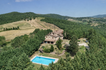 Casolare rustico ristrutturato con piscina e vista panoramica