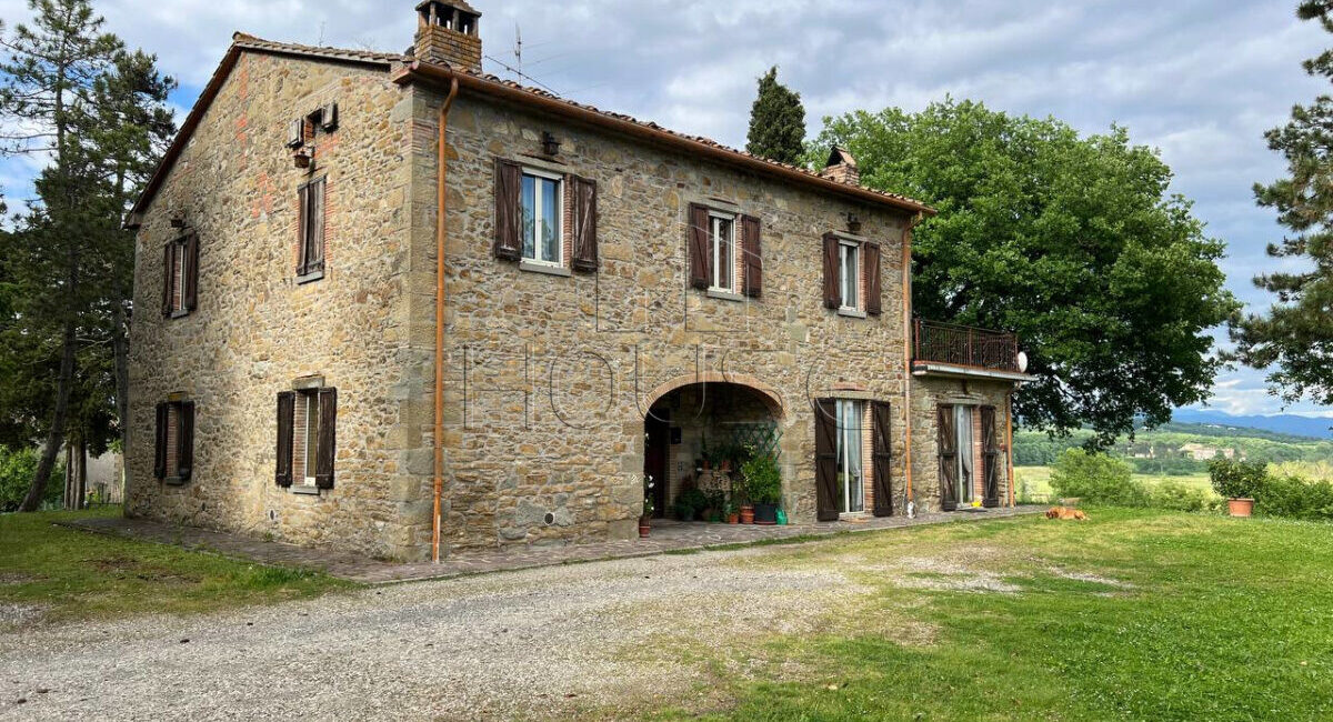 Casale in pietra panoramico con annesso e terreno