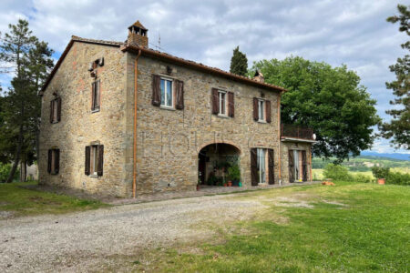 Casale in pietra panoramico con annesso e terreno