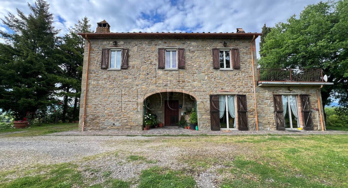 Casale in pietra panoramico con annesso e terreno