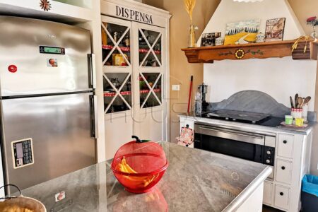Porzione di casale in pietra ristrutturato
