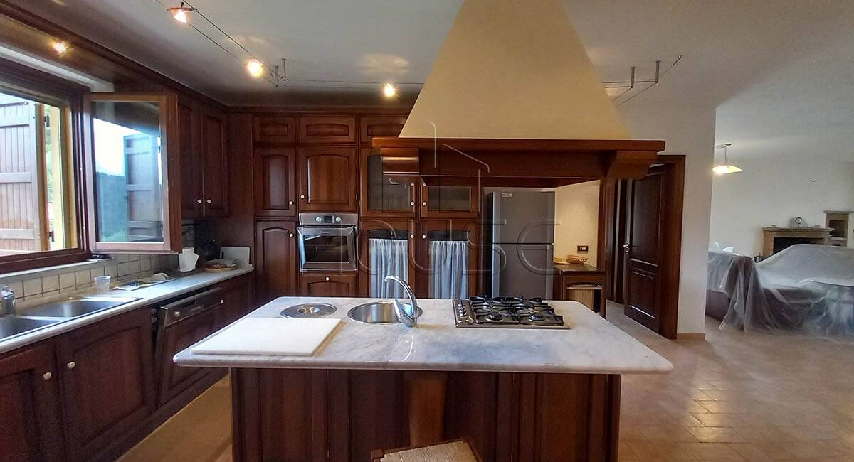 Villa singola di 470mq con uliveto