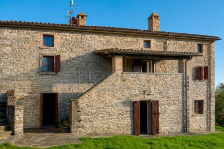 Casale panoramico con piscina completamente ristrutturato