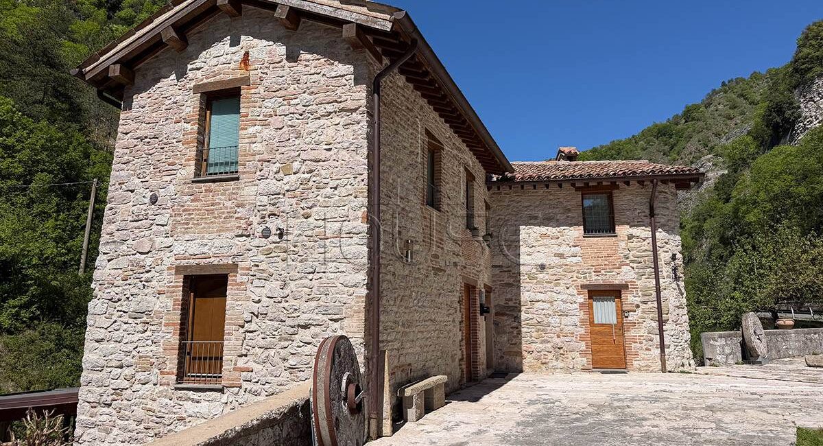 Molino storico con 10 appartamenti