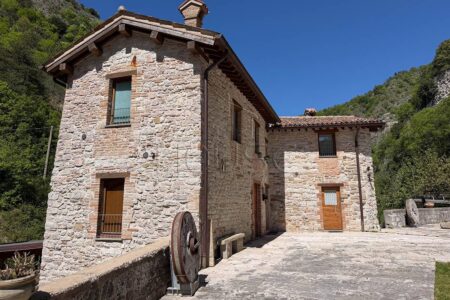 Molino storico con 10 appartamenti