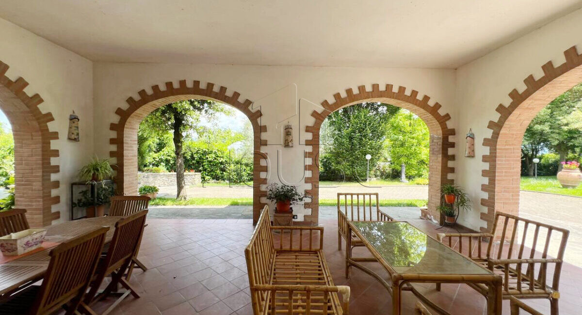 Casa singola con due appartamenti indipendenti