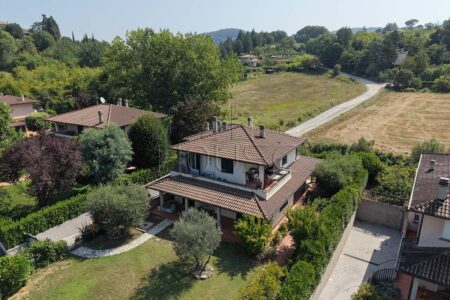 Villa singola con ampio giardino esclusivo