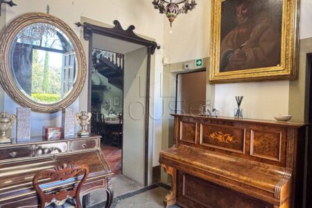 Villa d’epoca con terreno e campo da tennis