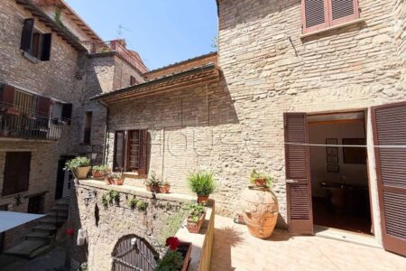 Appartamento ampio e luminoso a Montone