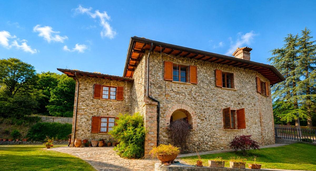 Casolare ristrutturato con giardino privato