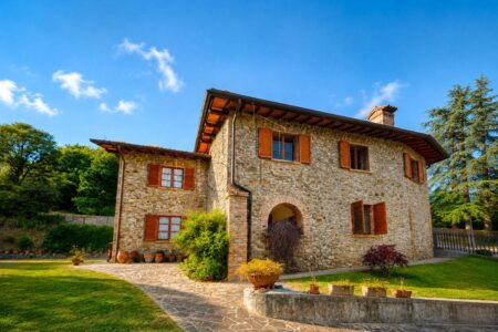 Casolare ristrutturato con giardino privato